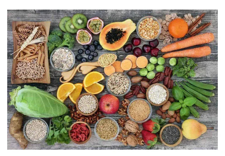 Vielfalt an gesunden Lebensmitteln: Obst, Gemüse, Nüsse, Getreide und Superfoods für Ernährung & Fitness
